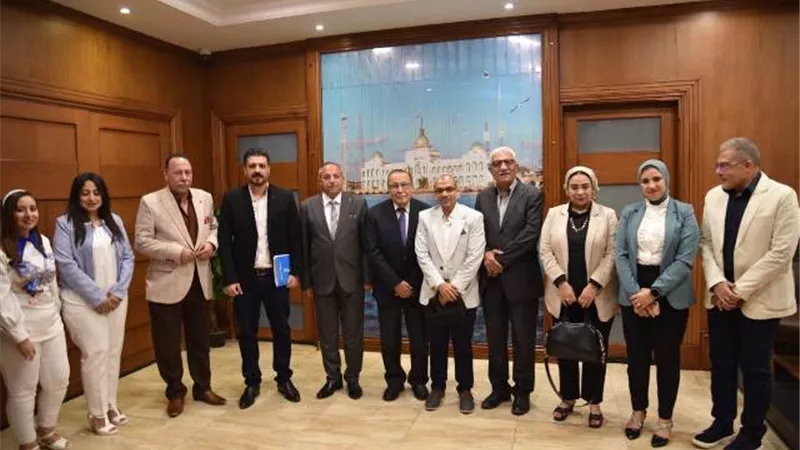 حبشى يلتقي منظمى مهرجان بورسعيد السينمائي الدولي