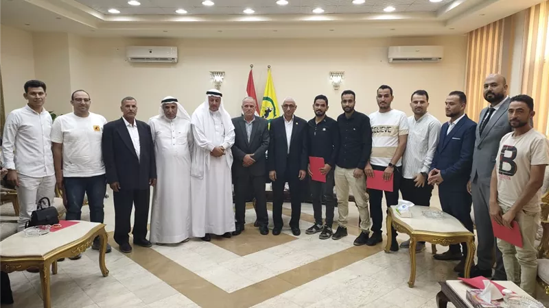 محافظ شمال سيناء يسلم شهادات دورة 