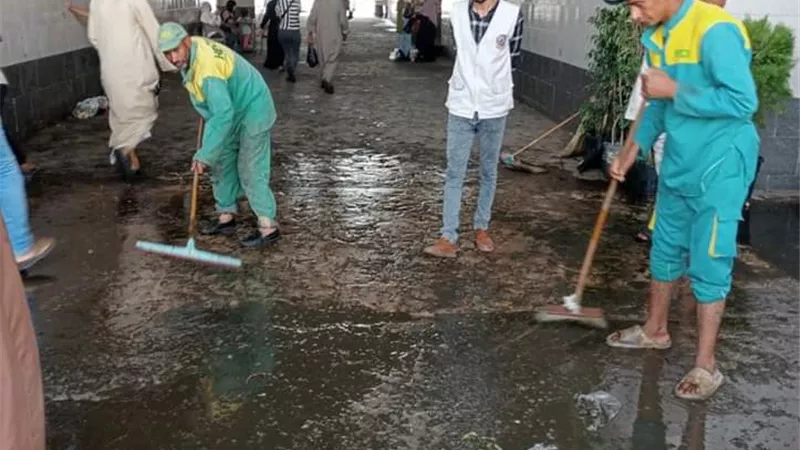 حملة نظافة مكثفة بمجمع خدمات الدهار بالغردقة