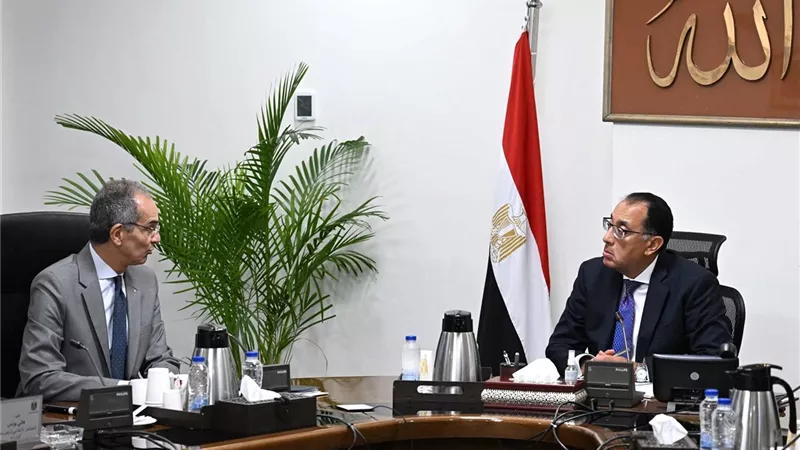 رئيس الوزراء يستعرض مع وزير الاتصالات التحول الرقمي