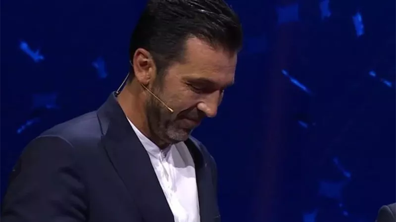 بوفون يحصد جائزة الرئيس خلال قرعة دورى أبطال أوروبا