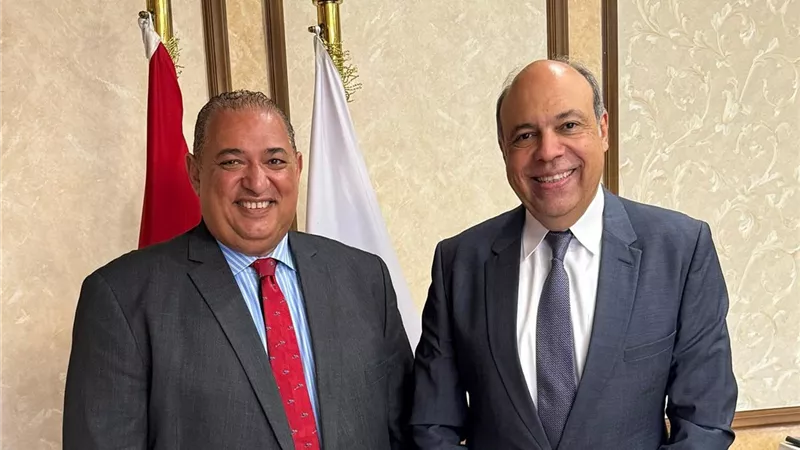 وزير الطيران يبحث مع مدير النقل الجوي بالإيكاو أوجه التعاون