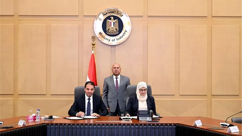 كامل الوزير يشهد توقيع مذكرة تفاهم بين التنمية الصناعية و«سيمنس»