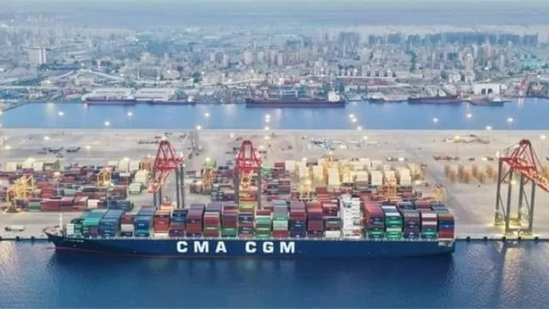75 سفينة بميناء الاسكندرية وتداول 194 الف طن بضائع فى 24 ساعة