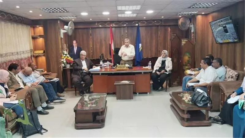 مدير تعليم دميـاط يتابع إستعدادات المدارس للعام الدراسي الجديد