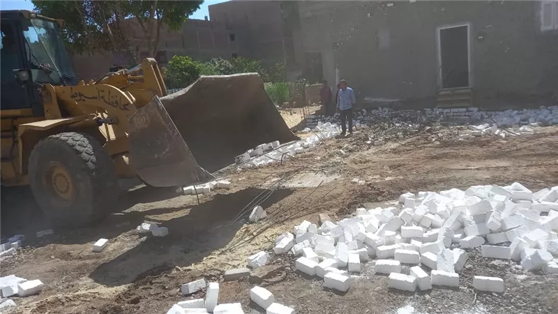 تنفيذ إزالات ل 6 تعديات على أراضي زراعية ومخالفات بناء بأسيوط