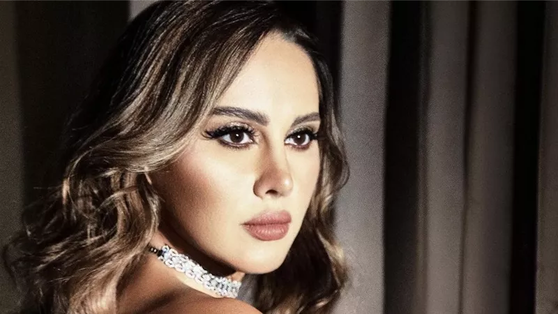 ياسمين رئيس تروج لفيلمها الجديد من الكواليس