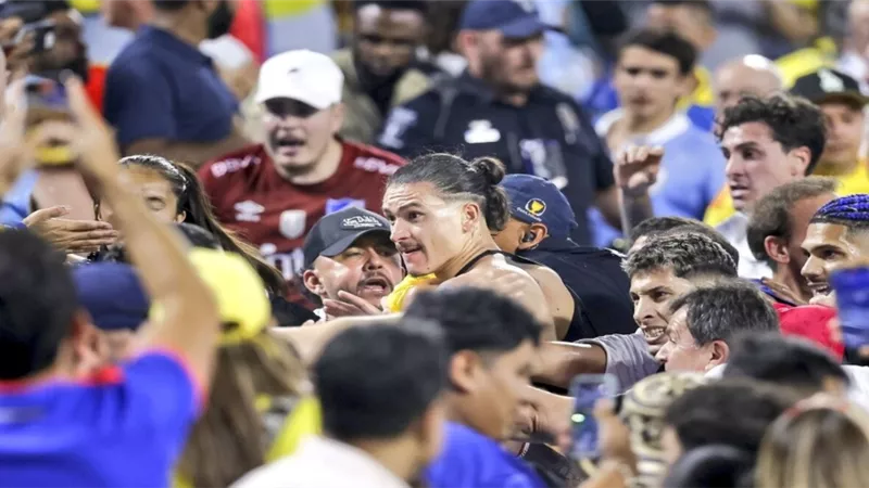 ايقاف زميل محمد صلاح 5 مباريات.. تفاصيل