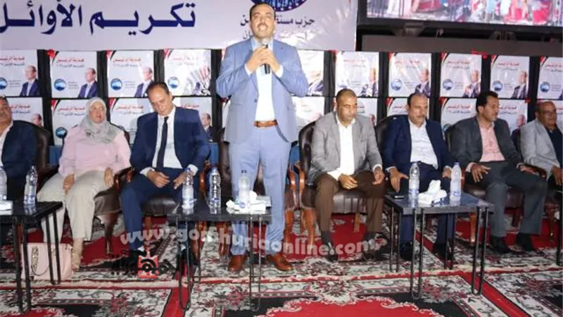 سبائك ذهبية وأجهزة كهربائية ومبالغ مالية هدية الرئيس للمتفوقين بالعاشر
