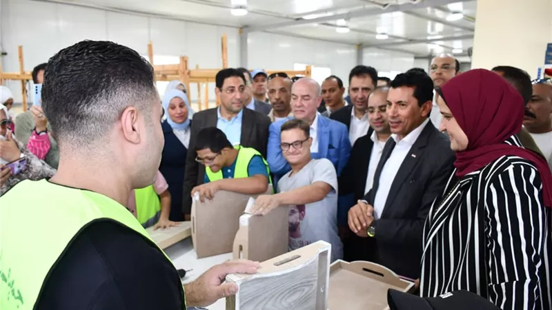 وزير الرياضة يفتتح معرض للمنتجات بمركز شباب التكوين المهني بالأمي