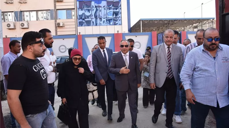 محافظ بورسعيد يطمئن على جاهزية المدارس للعام الدراسي الجديد