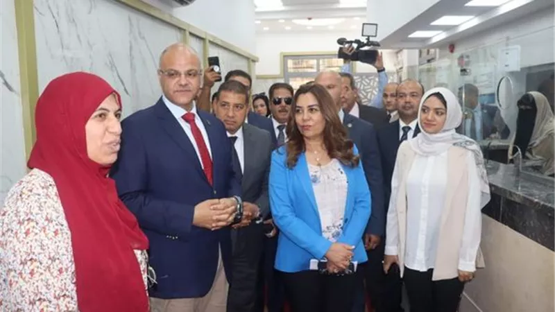 وزيرة التنمية المحلية ومحافظ القليوبية يتفقدان المركز التكنولوجي