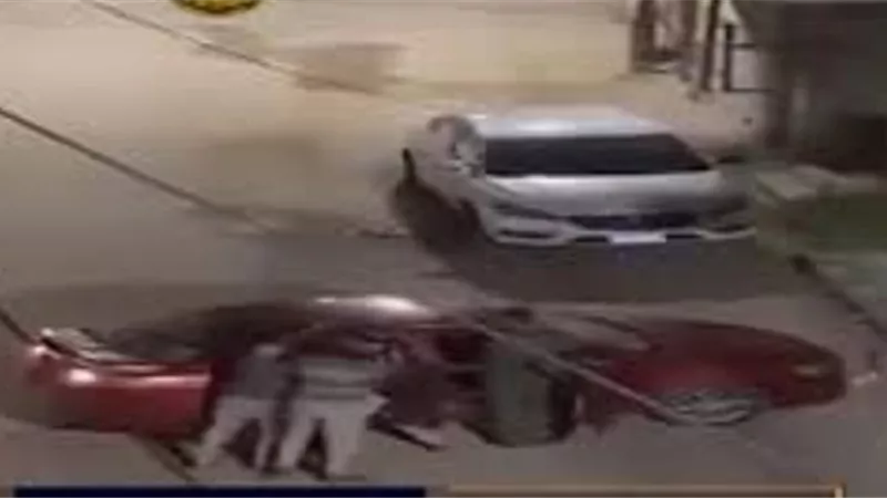 تفاصيل فيديو على فيس بوك لاقتياد شخص وإجباره على إستقلال سيارة