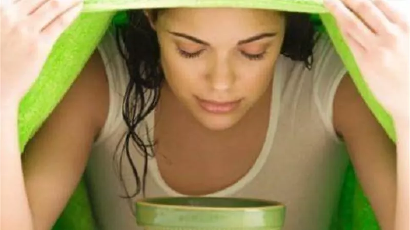 كم مرة يجب عليك استخدام البخار لوجهك؟ طبيبة توضح