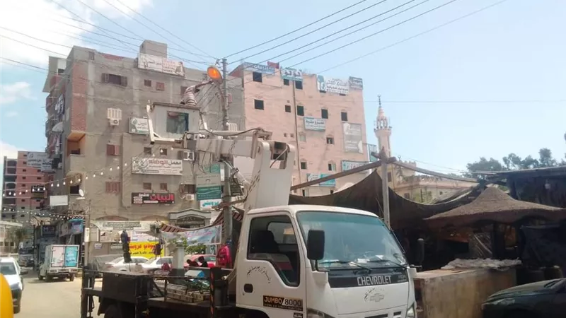 استمرار العمل على رفع كفاءة وصيانه الانارة العامة بمدينة بلطيم