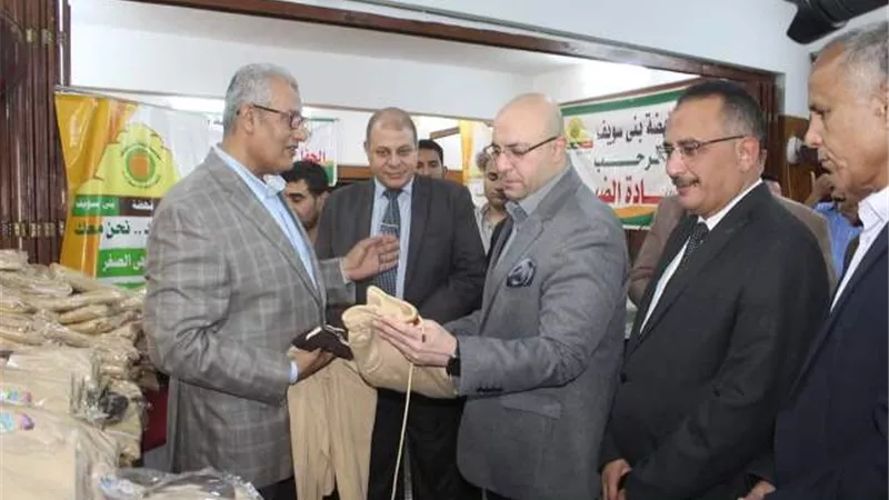محافظ بنى سويف يفتتح معرض الزي المدرسي بالمجان