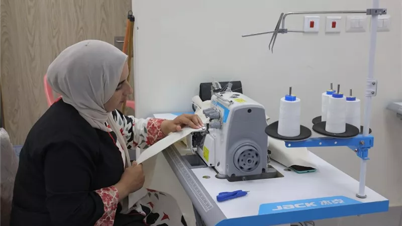 قومي المرأة يُدرب 15 سيدة من وادي النطرون على حرفة 