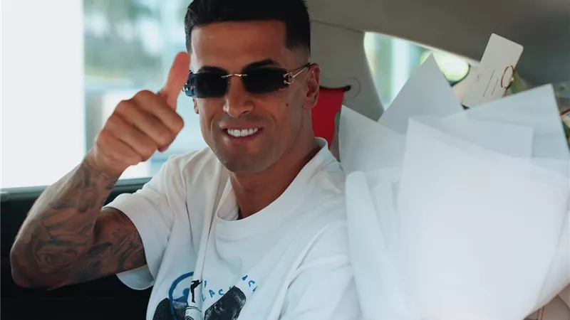 كانسيلو يصل إلى الرياض لبدء مشواره مع الهلال السعودي.. صور