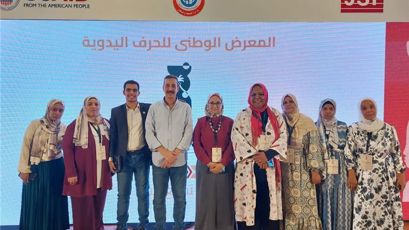 نوادى المرأة بصحة قنا تشارك في المعرض الوطني للحرف اليدوية
