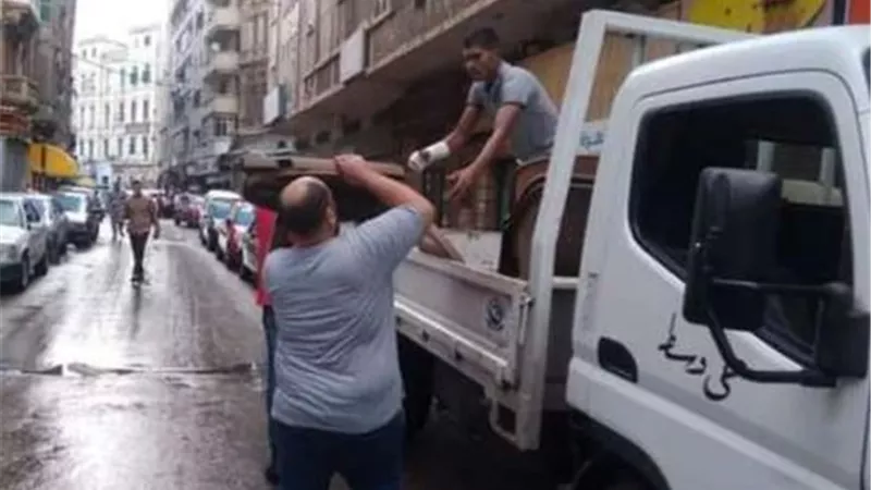 التحفظ على 280 حالة اشغال طريق فى حملة بنطاق حى وسط