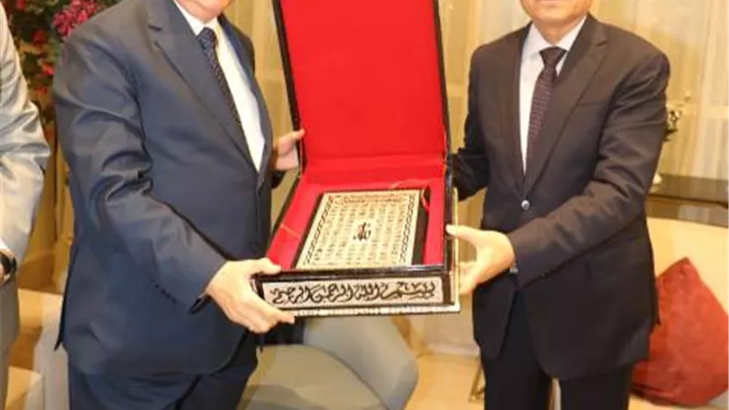 تكريم اللواء خالد عبد العال محافظ القاهرة السابق ونائب المنطقة الجنوبية