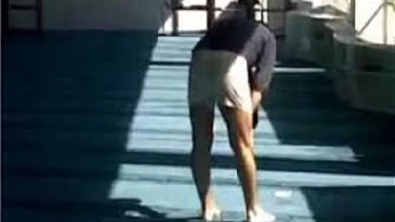 صلاة الرجل بـ 