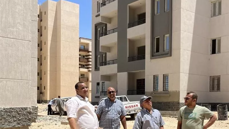 رئيس جهاز قنا الجديدة يتفقد وحدات سكن لكل المصريين