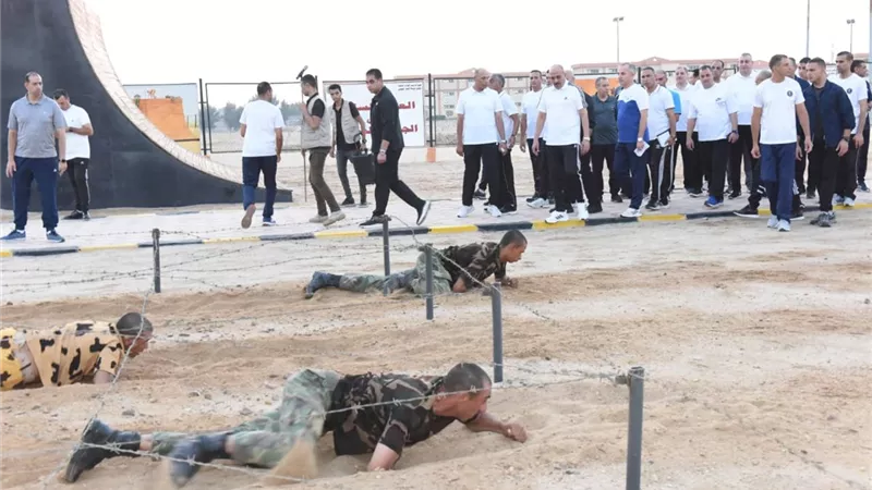 الفريق أحمد خليفة رئيس الأركان يتفقد مراحل التدريب بمعهد ضباط الصف المعلمين