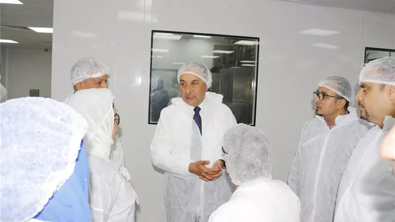 وزير قطاع الأعمال: تطبيق معايير التصنيع الجيد في صناعة الدواء