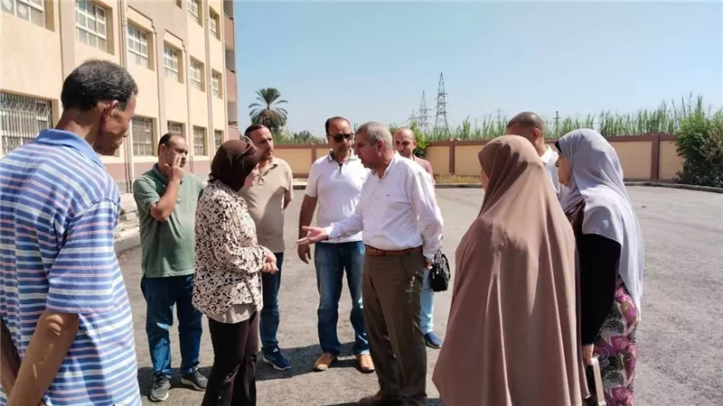مدير تعليم دمياط يتفقد أعمال الصيانة بالمدارس