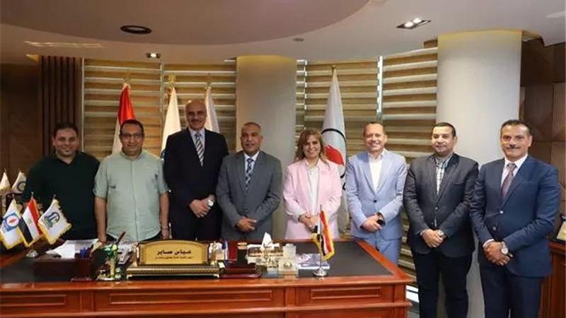 وفد صحفى من بوابة الجمهورية والمساء يزور نقابة العاملين بالبترول لتقديم التهنئة لرئيسها الجديد