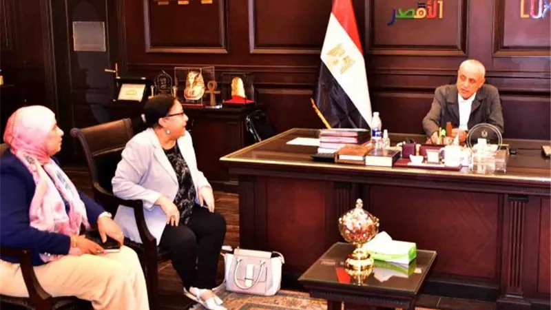 محافظ الاقصر يلتقى وفد وزارة التنمية للدعم الفنى