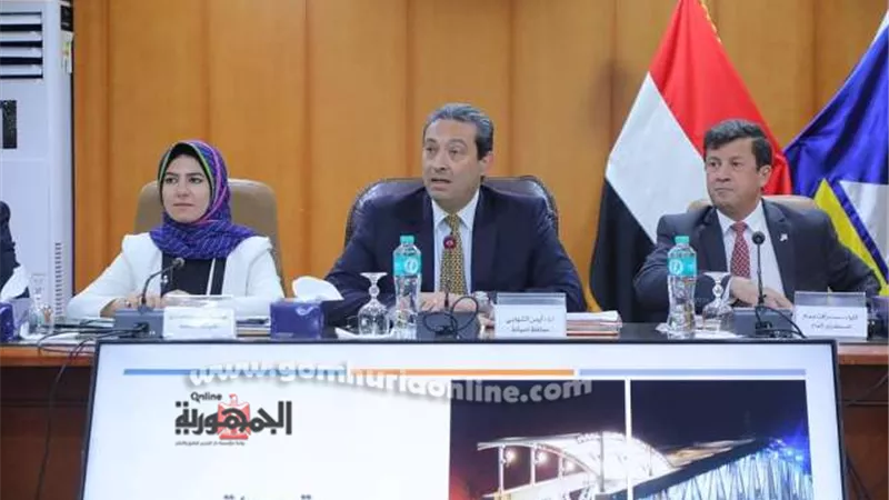 محافظ دمياط يناقش الإستعداد لبدء العام الدراسى الجديد