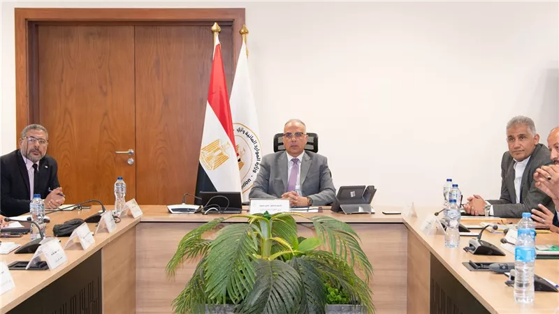 وزير الري يوجه بأهمية المتابعة الدقيقة لحالة المياه بمنطقة النقرة بأسوان