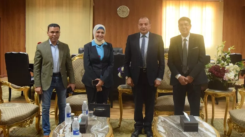 رئيس جامعة بني سويف يستقبل وكيل وزارة الصحة بالمحافظة