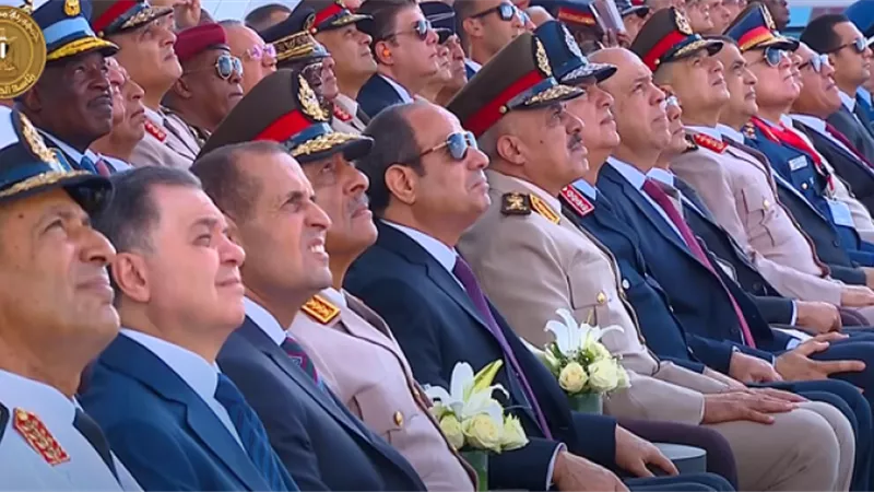 الرئيس يشهد عرضًا جويًا منفردًا للطائرة السعودية 
