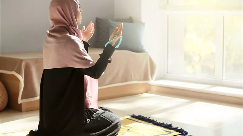 كيف نجمع الدعاء مع الصلاة على النبي لابتغاء القبول؟