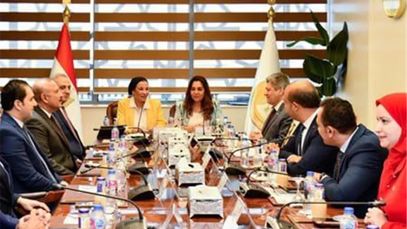 التنمية المحلية: توقيع عقد إدارة مصنع تدوير المخلفات الصلبة بدفرة