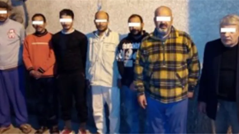 ضبط 7 ينقبون عن الآثار داخل منزل بالدرب الأحمر