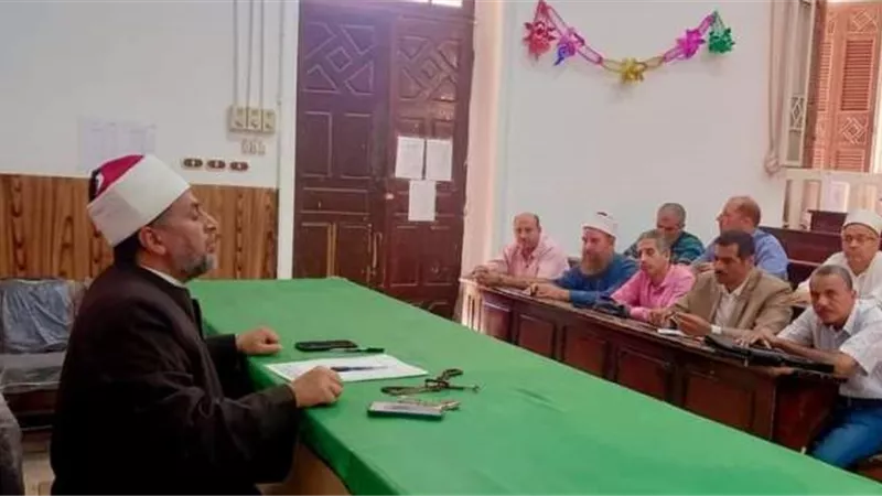 الشرقية الأزهرية تعقد اجتماعا موسعا بموجهي العموم ومديري المراحل