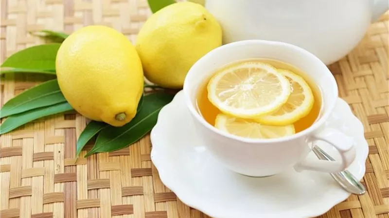 أهمية وضع قطع الليمون مع الشاي