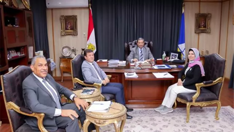 محافظ دمياط يجرى مقابلات للمتقدمين لشغل وظائف رؤساء وحدات محلية