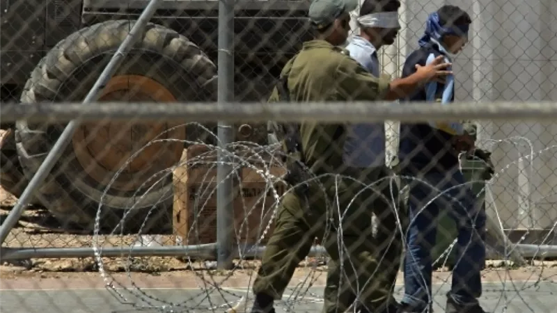 القاهرة الإخبارية:الاحتلال ينكل بالفلسطينيين داخل السجون وخارجها