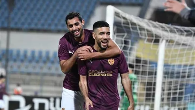بعد اصابة بوداوي.. استدعاء أحمد قندوسي في منتخب الجزائر