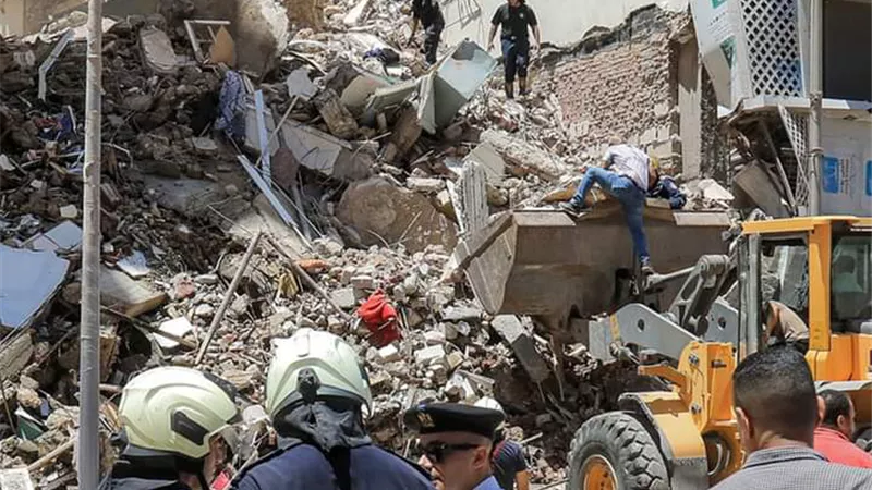 وزيرة التنمية المحلية تصل موقع العقار المنهار في مصر الجديدة