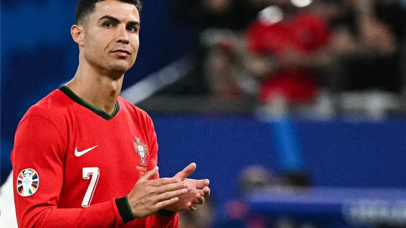 رونالدو يكشف موقفه من اعتزال اللعب الدولى