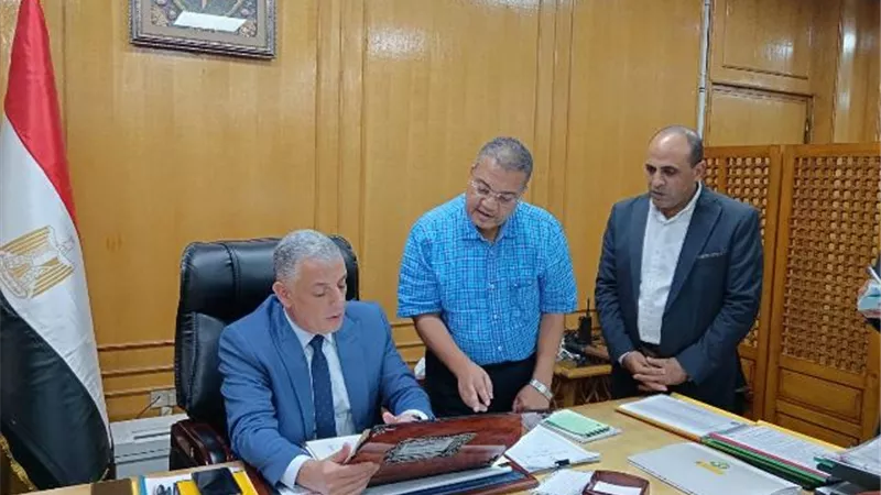 محافظ الإسماعيلية يتابع الموقف التنفيذي استعدادا للعام الدراسي