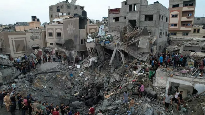إعلام فلسطيني: استشهاد طفلة بقصف طائرات الاحتلال منزلا فى غزة