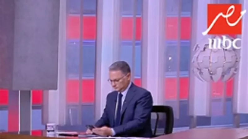 شريف عامر يعتذر للجمهور على الهواء.. لهذا السبب