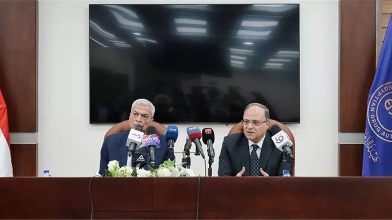 رئيسا هيئتى الدواء والشراء الموحد يعلنان مبادرةتوطين المواد الخام